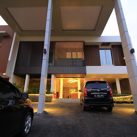 Vinotel Cirebon Exteriör bild