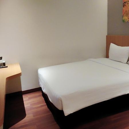 Vinotel Cirebon Exteriör bild
