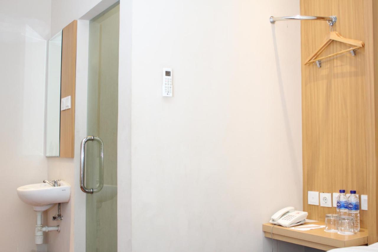 Vinotel Cirebon Exteriör bild