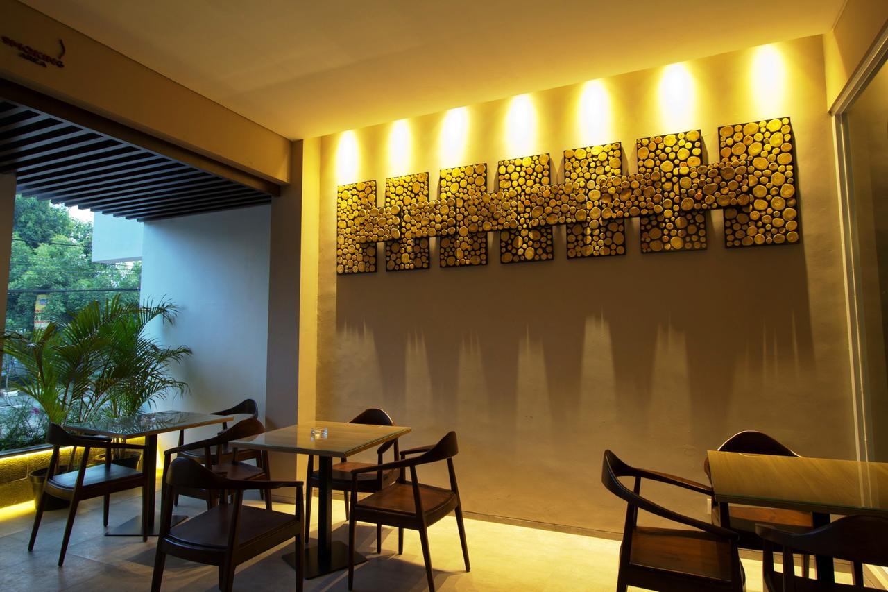 Vinotel Cirebon Exteriör bild