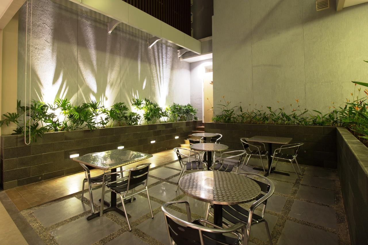 Vinotel Cirebon Exteriör bild