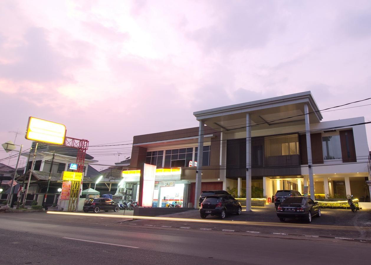 Vinotel Cirebon Exteriör bild