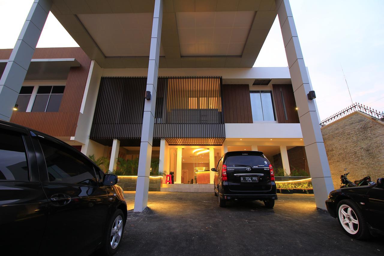 Vinotel Cirebon Exteriör bild